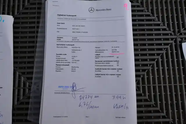 Ruskea (beige) Maastoauto, Mercedes-Benz GLK – VVN-424
