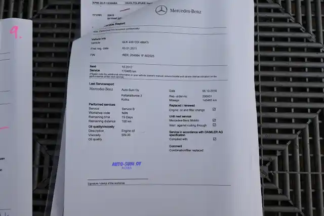 Ruskea (beige) Maastoauto, Mercedes-Benz GLK – VVN-424