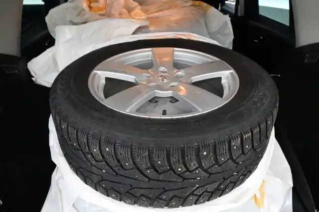 Ruskea (beige) Maastoauto, Mercedes-Benz GLK – VVN-424