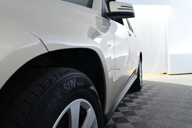 Ruskea (beige) Maastoauto, Mercedes-Benz GLK – VVN-424
