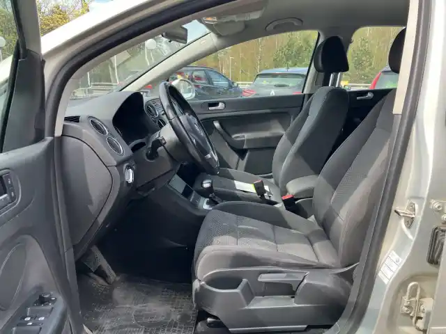 Hopea Tila-auto, Volkswagen Golf Plus – VVR-261