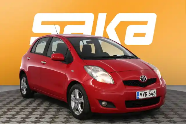 Punainen Viistoperä, Toyota Yaris – VVR-345