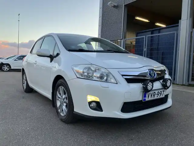 Valkoinen Viistoperä, Toyota Auris – VVR-997