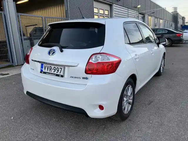 Valkoinen Viistoperä, Toyota Auris – VVR-997