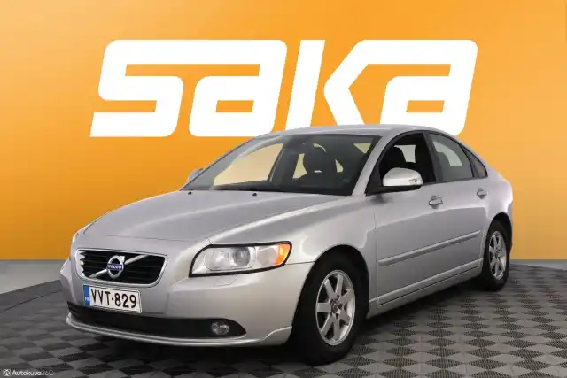 Harmaa Sedan, Volvo S40 – VVT-829