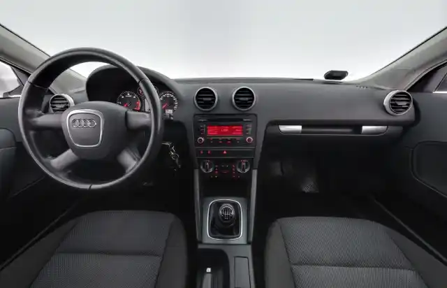 Valkoinen Viistoperä, Audi A3 – VVU-911