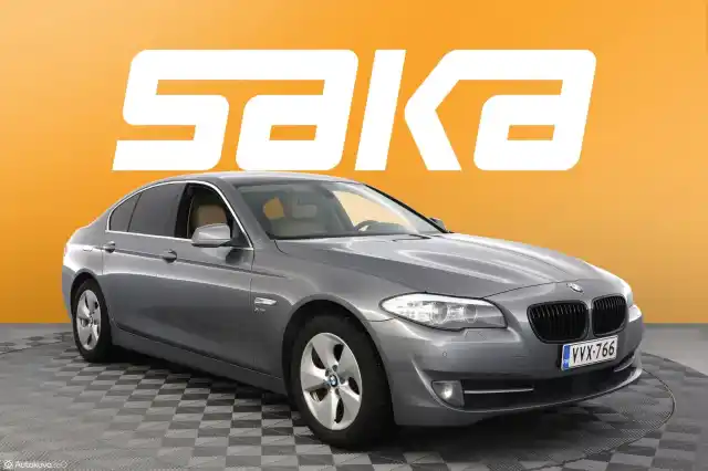 Harmaa Sedan, BMW 530 – VVX-766