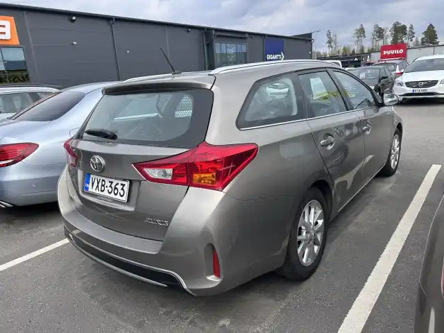 Ruskea (beige) Farmari, Toyota Auris – VXB-363