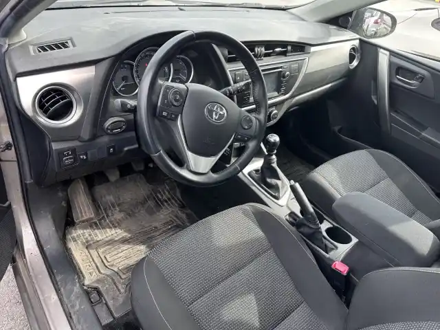 Ruskea (beige) Farmari, Toyota Auris – VXB-363