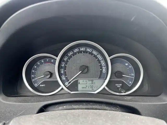 Ruskea (beige) Farmari, Toyota Auris – VXB-363