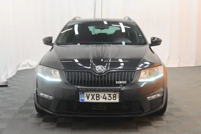 Musta Farmari, Skoda Octavia – VXB-438