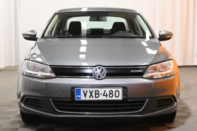 Harmaa Sedan, Volkswagen Jetta – VXB-480