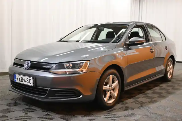 Harmaa Sedan, Volkswagen Jetta – VXB-480