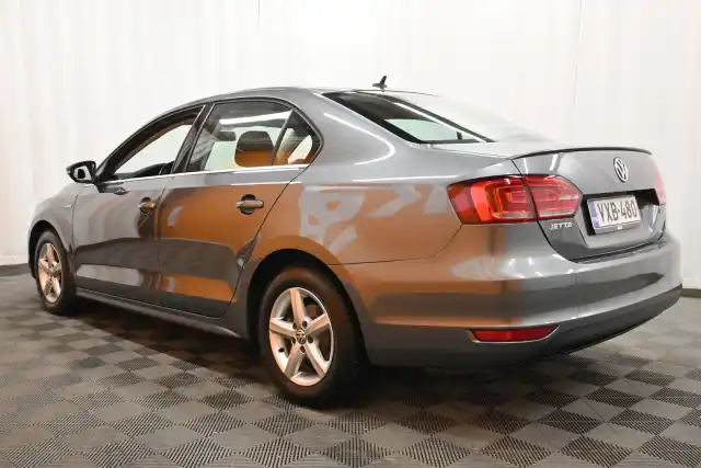 Harmaa Sedan, Volkswagen Jetta – VXB-480