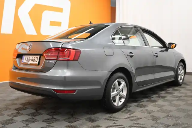 Harmaa Sedan, Volkswagen Jetta – VXB-480