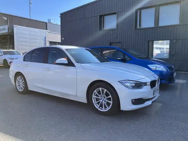 Valkoinen Sedan, BMW 318 – VXB-501