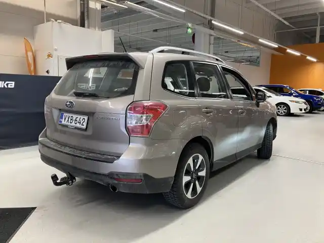 Harmaa Farmari, Subaru Forester – VXB-642