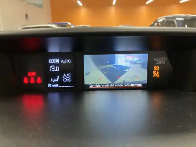 Harmaa Farmari, Subaru Forester – VXB-642