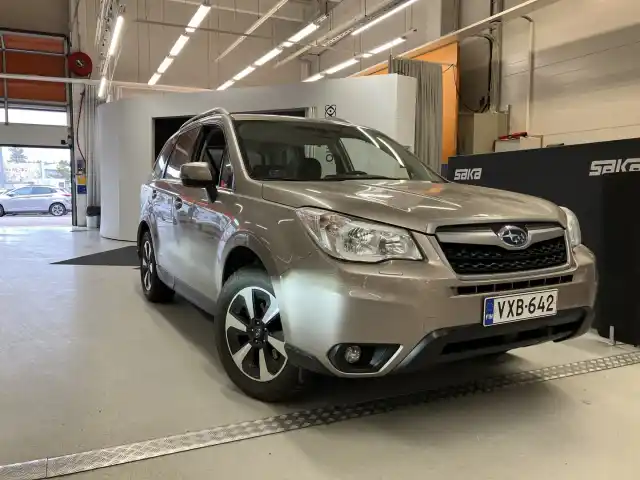 Harmaa Farmari, Subaru Forester – VXB-642