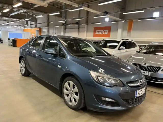 Sininen Sedan, Opel Astra – VXC-109