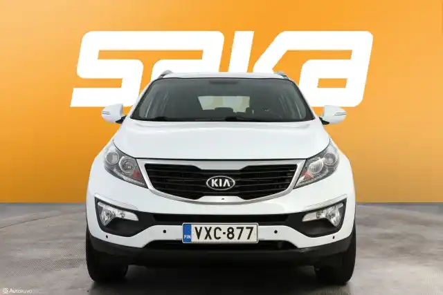 Valkoinen Maastoauto, Kia Sportage – VXC-877