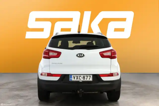 Valkoinen Maastoauto, Kia Sportage – VXC-877