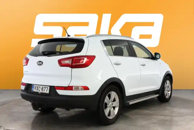 Valkoinen Maastoauto, Kia Sportage – VXC-877