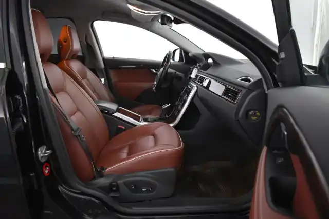 Musta Sedan, Volvo S80 – VXE-596