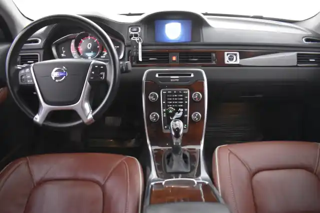 Musta Sedan, Volvo S80 – VXE-596