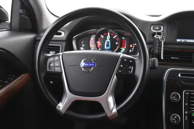 Musta Sedan, Volvo S80 – VXE-596
