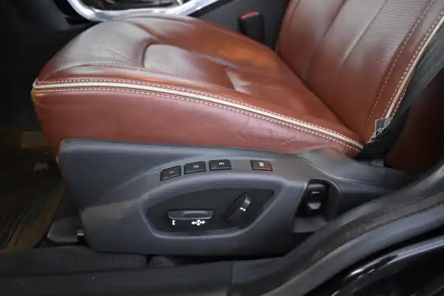 Musta Sedan, Volvo S80 – VXE-596