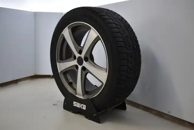 Musta Sedan, Volvo S80 – VXE-596