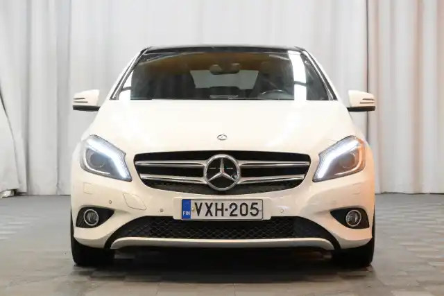 Valkoinen Viistoperä, Mercedes-Benz A – VXH-205