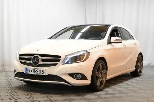 Valkoinen Viistoperä, Mercedes-Benz A – VXH-205