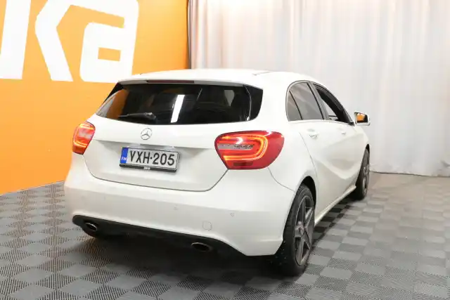 Valkoinen Viistoperä, Mercedes-Benz A – VXH-205