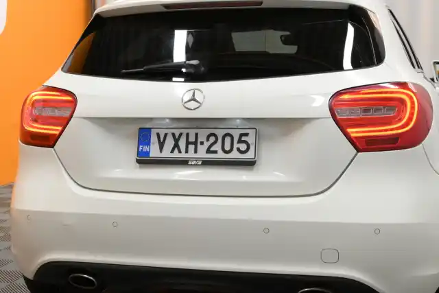 Valkoinen Viistoperä, Mercedes-Benz A – VXH-205