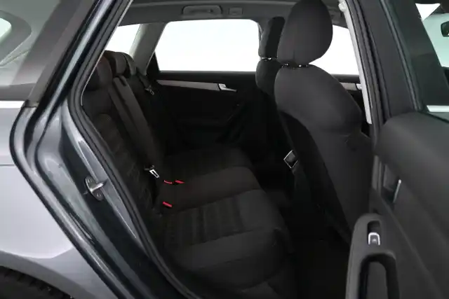 Harmaa Farmari, Audi A4 – VXH-511