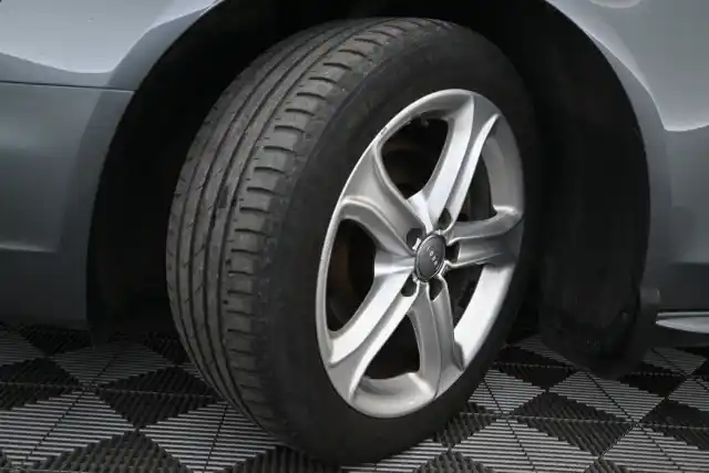 Harmaa Farmari, Audi A4 – VXH-511