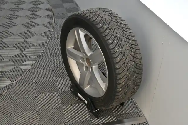 Harmaa Farmari, Audi A4 – VXH-511