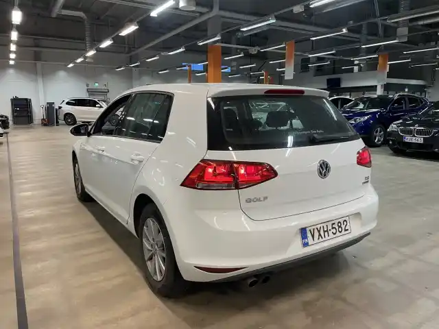 Valkoinen Viistoperä, Volkswagen Golf – VXH-582