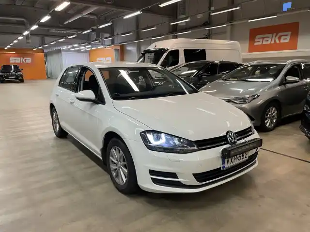 Valkoinen Viistoperä, Volkswagen Golf – VXH-582