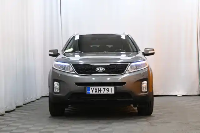 Harmaa Maastoauto, Kia Sorento – VXH-791