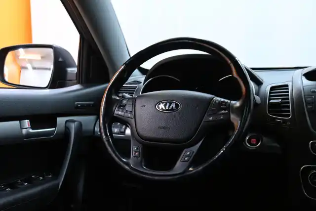 Harmaa Maastoauto, Kia Sorento – VXH-791