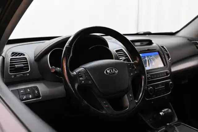 Harmaa Maastoauto, Kia Sorento – VXH-791