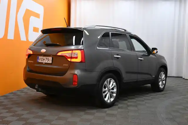 Harmaa Maastoauto, Kia Sorento – VXH-791