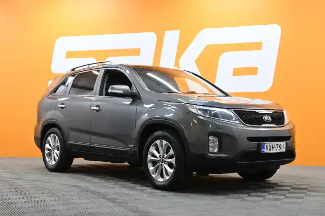 Harmaa Maastoauto, Kia Sorento – VXH-791