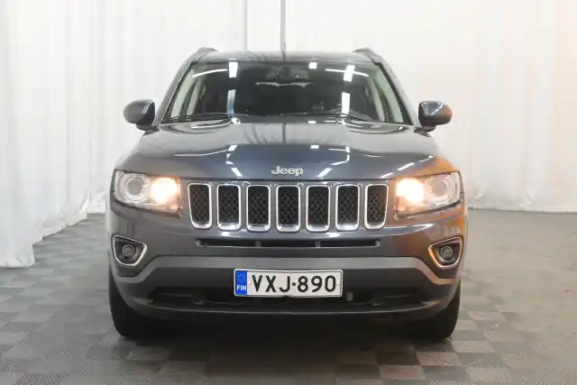 Harmaa Maastoauto, Jeep Compass – VXJ-890