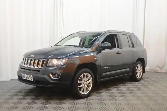 Harmaa Maastoauto, Jeep Compass – VXJ-890