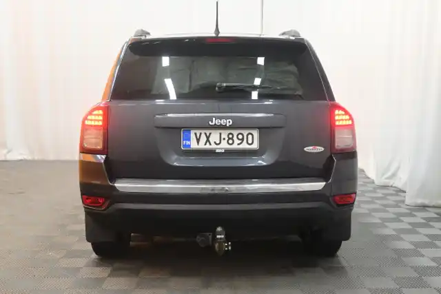 Harmaa Maastoauto, Jeep Compass – VXJ-890