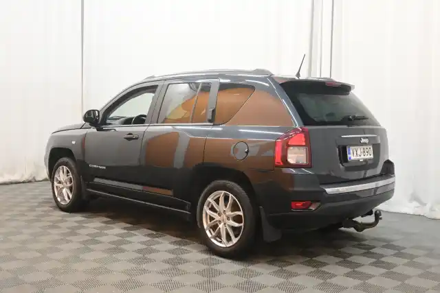 Harmaa Maastoauto, Jeep Compass – VXJ-890